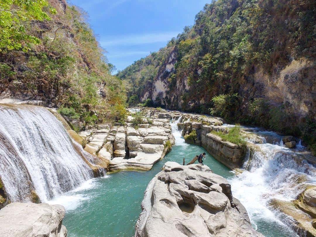 Air Terjun Tanggedu, 1. Pantai Mandorak, 2. Air Terjun Tanggedu, 3. Bukit Wairinding, 4. Pantai Nihiwatu, 5. Danau Weekuri, 6. Pantai Walakiri, 7. Air Terjun Lapopu, 8. Pantai Mbawana, 9. Kampung Adat Ratenggaro, 10. Bukit Tanarara