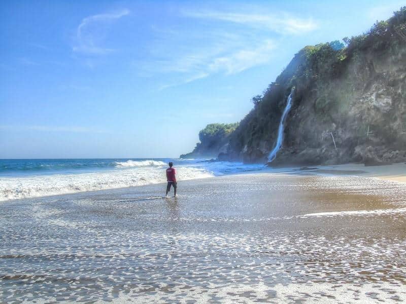 Air Terjun Umbul Waru, 1. Air Terjun Tirto Galuh, 2. Air terjun Grenjeng, 3. Air Terjun Sirah Kencong, 4. Air Terjun Njumeg, 5. Air Terjun Jurug Bening, 6. Air Terjun Lawean Kawisari, 7. Air Terjun Ondo Rante, 8. Air Terjun Goa Luweng, 9. Air Terjun Umbul Waru, 10. Air Terjun Coban Wilis