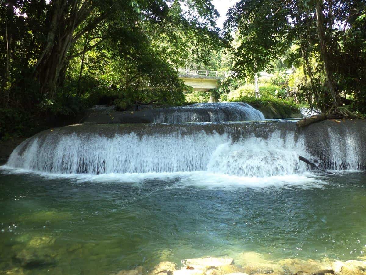 Air Terjun Ubadari, 1. Teluk Toran, 2. Pulau Kambing, 3. Air Terjun Kiti Kiti, 4. Pantai Patawana, 5. Pantai Wayob, 6. Pantai Wambar, 7. Pulau Tubir Seram, 8. Air Terjun Ubadari