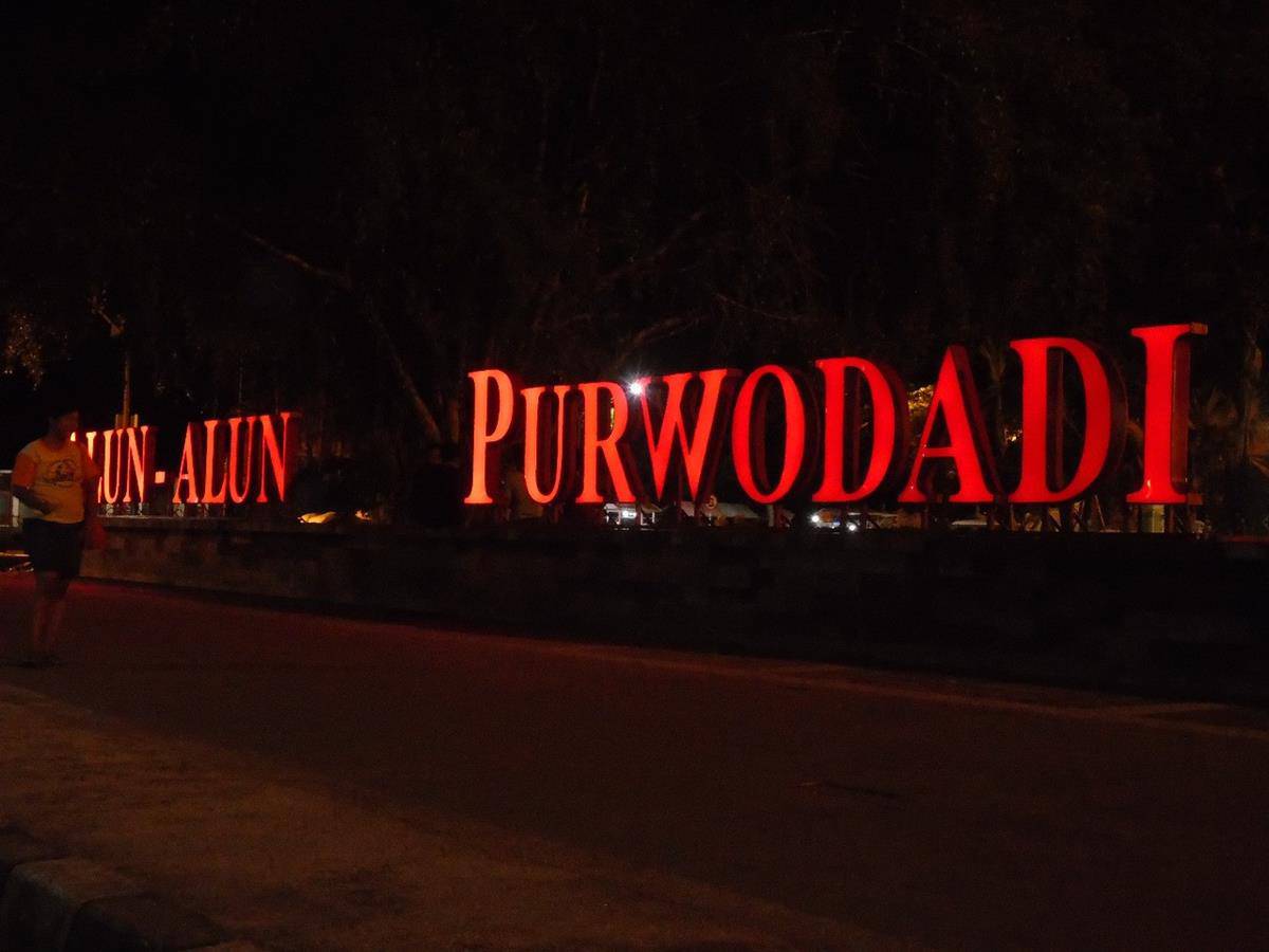 Alun-Alun Purwodadi, 1. Candi Joglo Purwodadi, 2. Ayodya Bloombang Waterpark, 3. Air Terjun Widuri, 4. Api Abadi Mrapen, 5. Master Park Purwodadi, 6. Puncak Pelangi Gunung Ulo, 7. Simpang Lima Purwodadi, 8. Air Terjun Gulingan, 9. Alun-Alun Purwodadi