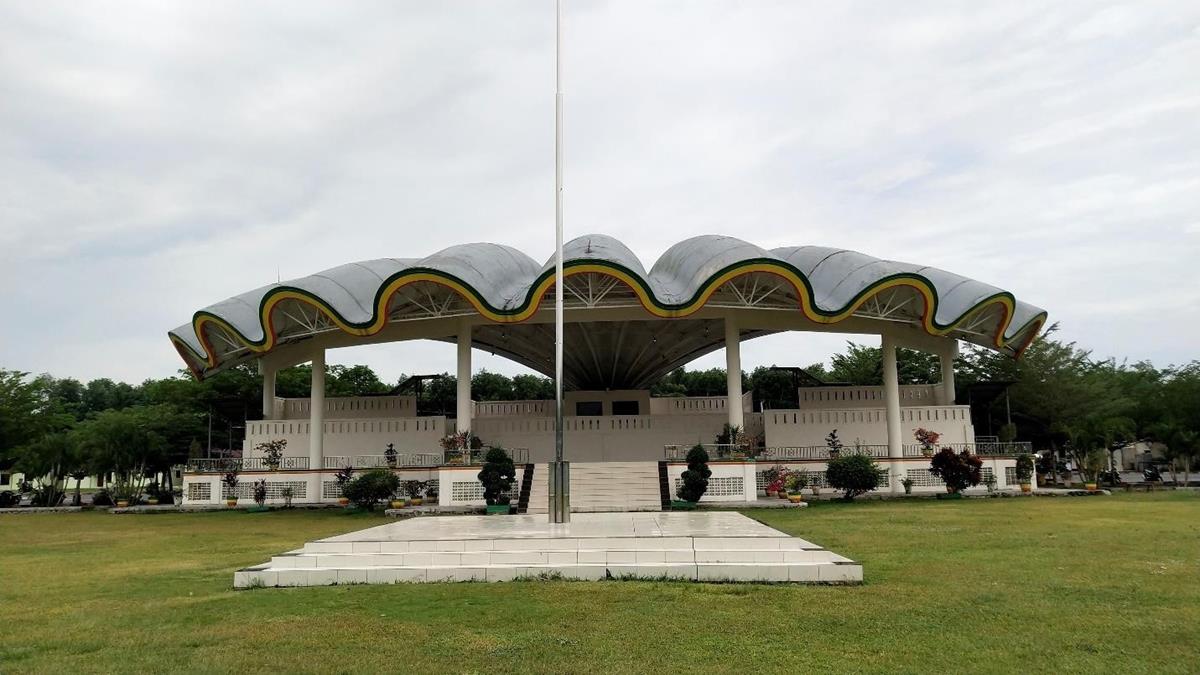 Alun-alun Rambate, 1. Air Terjun Ponot, 2. Air Terjun Turbo, 3. Paccur Napitu, 4. Arung Jeram di Sungai Asahan, 5. Alun-alun Rambate, 6. Pantai Simallo, 7. Jembatan Gantung Bedeng, 8. Sampuran Harimau, 9. Bukit Puncak Galau, 10. Waterboom Ragil