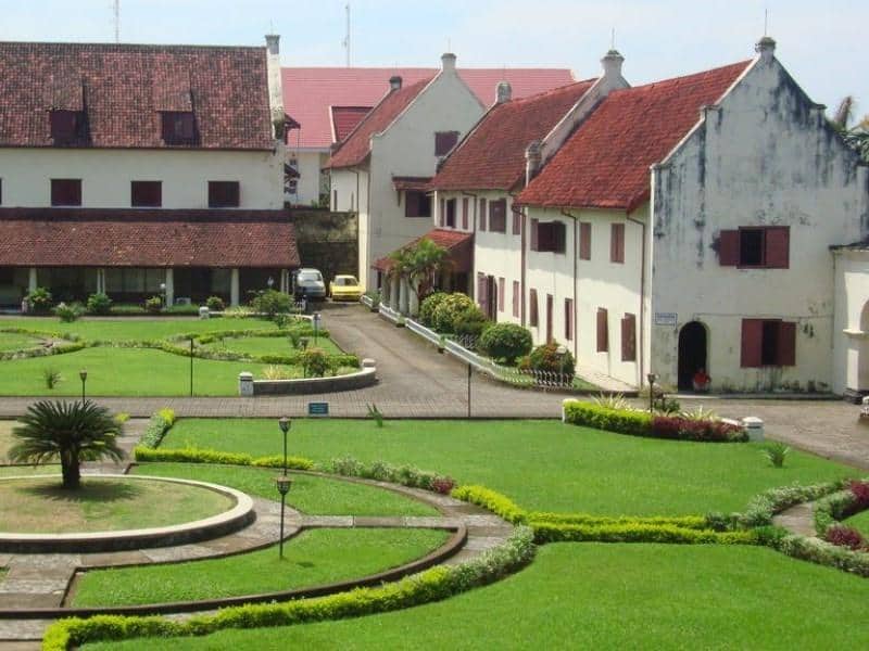 Benteng Jumpandang (Benteng Fort Rotterdam), Cikal-Bakal Kerajaan Makassar, Peninggalan Kerajaan Makassar, 1. Benteng Somba Opu, 2. Pelabuhan Paotere, 3. Benteng Jumpandang (Benteng Fort Rotterdam), 4. Museum Balla Lompoa (Istana Gowa),  5. Masjid Katangka