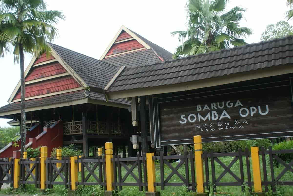 Benteng Somba Opu, Cikal-Bakal Kerajaan Makassar, Peninggalan Kerajaan Makassar, 1. Benteng Somba Opu, 2. Pelabuhan Paotere, 3. Benteng Jumpandang (Benteng Fort Rotterdam), 4. Museum Balla Lompoa (Istana Gowa),  5. Masjid Katangka