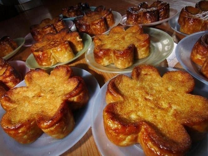 1. Bingka, 2. Amparan Tatak, 3. Chai Kue, 4. Apam Barabai, 5. Pengkang, 6. Kue Rangai, 7. Bobongko, 8. Bubur Baayak, 9. Puracit, 10. Kue Sari Muka