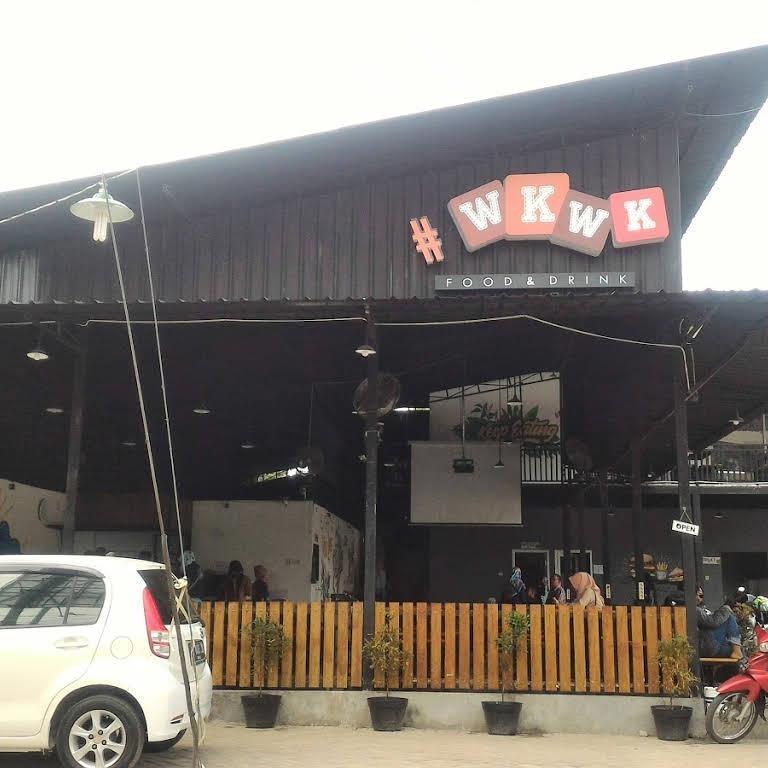 Café WKWK Tegal, 1. Boss’A Café, 2. Café WKWK Tegal, 3. Wijikopi, 4. Café Keboen, 5. QMilk Café, 6. Kedai Coffee Inn, 7. Tradisine Ngopi Coffee Shop, 8. Honey Café & Bakery, 9. Café Yaul, 10. Maju Milk Centre Tegal