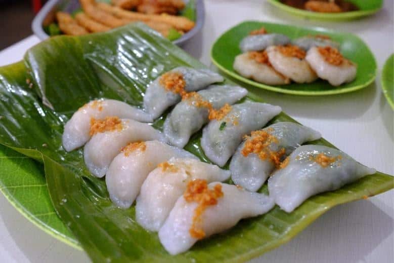 1. Bingka, 2. Amparan Tatak, 3. Chai Kue, 4. Apam Barabai, 5. Pengkang, 6. Kue Rangai, 7. Bobongko, 8. Bubur Baayak, 9. Puracit, 10. Kue Sari Muka