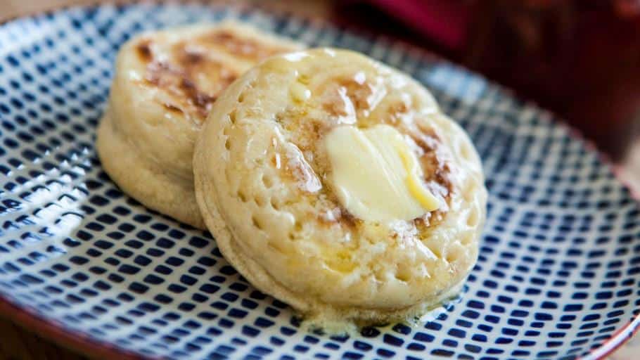 Crumpet, Inggris Raya, 1. Mohinga, Myanmar, 2. Haleem, Iran, 3. Shakshuka, Israel, 4. Kanapki, Polandia, 5. Burek, Bosnia, 6. Idli, India, 7. Youtiao, Tiongkok, 8. Msemen, Maroko, 9. Arepa, Venezuela, 10. Crumpet, Inggris Raya, 11. Mandazi, Kenya, 12. Manakish, Lebanon, 13. Genfo, Etiopia, 14. Kanelbulle, Swedia