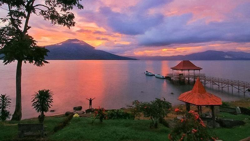 Danau Ranau, 1. Pantai Labuhan Jukung, 2. Gunung Seminung, 3. Danau Suoh, 4. Danau Ranau, 5. Kubu Perahu, 6. Batu Brak, 7. Air Terjun Gimo, 8. Bukit Bawang Bakung, 9. Sungai Way, 10. Kebun Raya Liwa