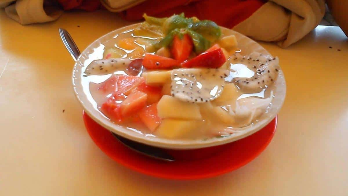 Es Buah, 1. Es Nangka Selasih, 2. Es Lidah Buaya, 3. Es Tebu, 4. Es Jagung, 5. Es Sari Kacang Hijau, 6. Es Buah, 7. Teh Gunung Satria