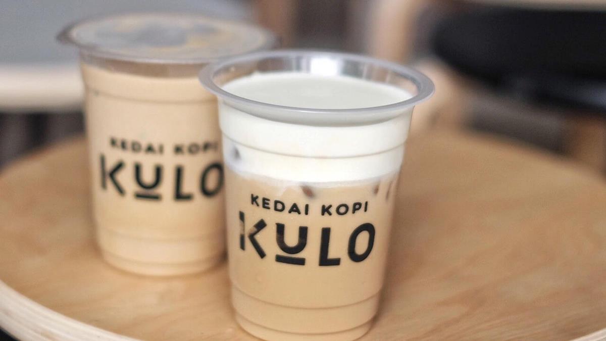 Es Kopi Keju, 1. Es Kopi Kulo, 2. Es Kopi Berry, 3. Avocatto Vanilla, 4. Es Cokelat Keju, 5. Es Strawberry Cheesecake, 6. Es Hojicha, 7. Coffeenade, 8. Es Kopi Keju, 9. Es Kopi Nam, 10. Kosuka, 1. Rose Pedro Latte, 2. Pink Paradise , 3. Victory Caramel Frappe, 4. Revive Matcha Latte, 5. King Biscoff Blend