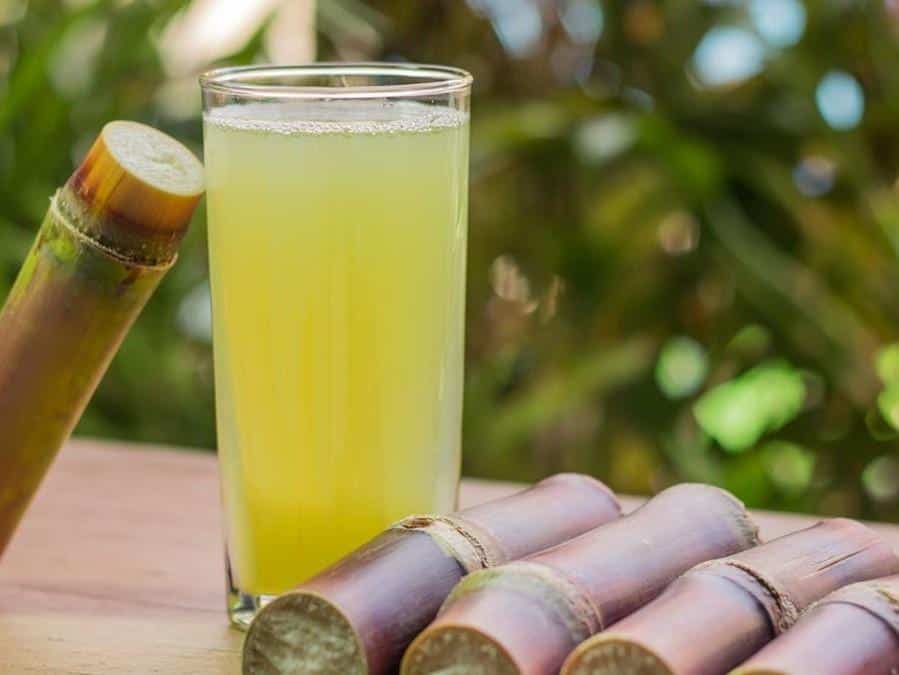 Es Tebu, 1. Es Nangka Selasih, 2. Es Lidah Buaya, 3. Es Tebu, 4. Es Jagung, 5. Es Sari Kacang Hijau, 6. Es Buah, 7. Teh Gunung Satria