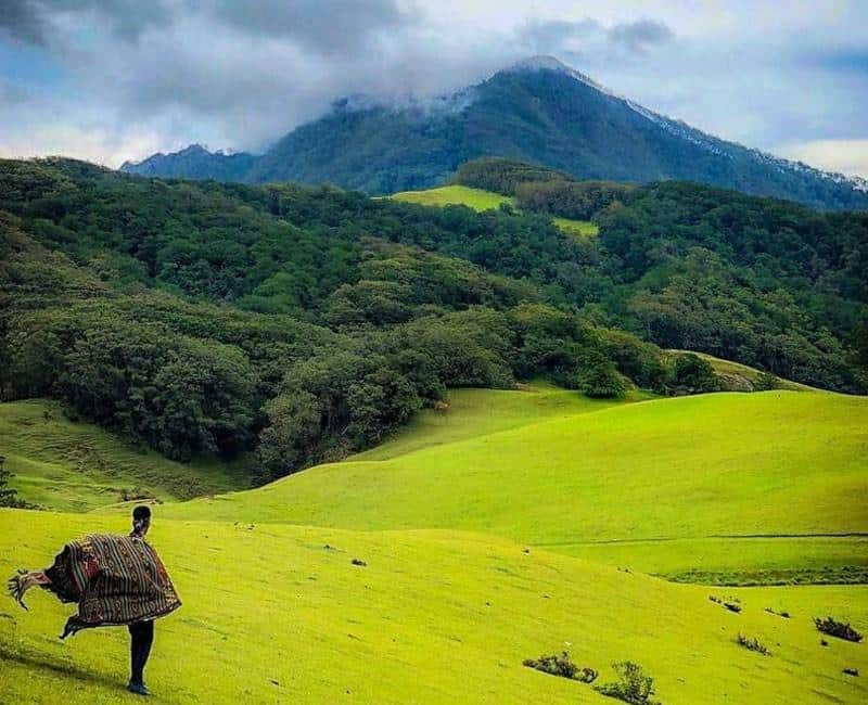 Gunung Mutis, 1. Pulau Padar, 2. Pulau Rinca, 3. Kampung Adat Wae Rebo, 4. Danau Kelimutu, 5. Kampung Adat Takpala Alor, 6. Bukit Wairinding, 7. Telaga Nirwana, 8. Gua Kristal, 9. Gunung Mutis, 10. Pantai Oetune
