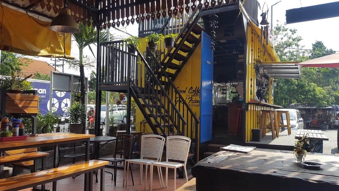 Jungkir Balik Coffee, 1. Jungkir Balik Coffee, 2. The Little A Coffee Shop, 3. Omah Oeti Tempat Makan &amp; Ngopi Sidoarjo, 4. Crita Lama Kopi, 5. Gila Kopi Prospero, 6. The Rooster Coffee Company, 7. Warunk Upnormal Sidoarjo, 8. Angkringan Pendopo Wetan, 9. Makmu Sidoarjo, 10. Indische 1931 Coffee &amp; Roaster