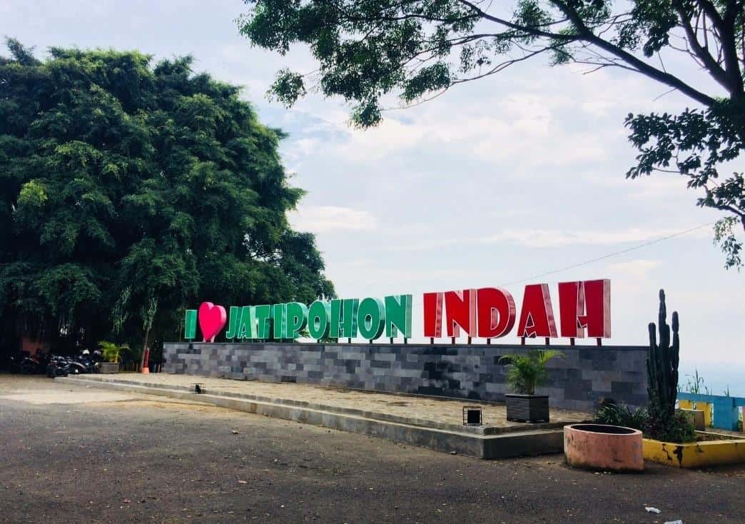 Jati Pohon Indah, 1. Wisata Api Abadi Mrapen, 2. Air Terjun Widuri  , 3. Goa Macan dan Goa Lowo, 4. Air Terjun Gulingan, 5. Puncak Pelangi Gunung Ulo, 6. Kedung Kempul, 7. Kalibiru Grobogan, 8. Jati Pohon Indah, 9. Ayodya Bloombang Waterpark, 10. Taman Remaja Pungkruk