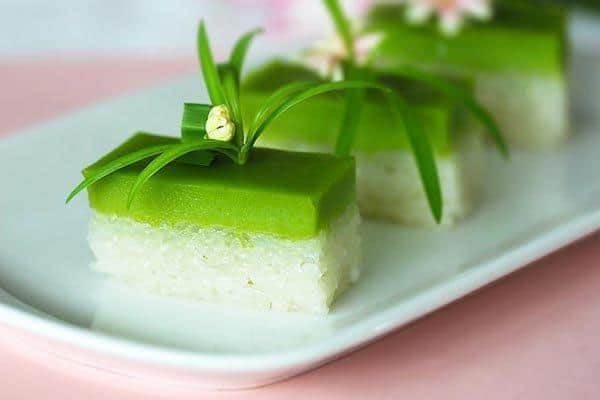 1. Bingka, 2. Amparan Tatak, 3. Chai Kue, 4. Apam Barabai, 5. Pengkang, 6. Kue Rangai, 7. Bobongko, 8. Bubur Baayak, 9. Puracit, 10. Kue Sari Muka