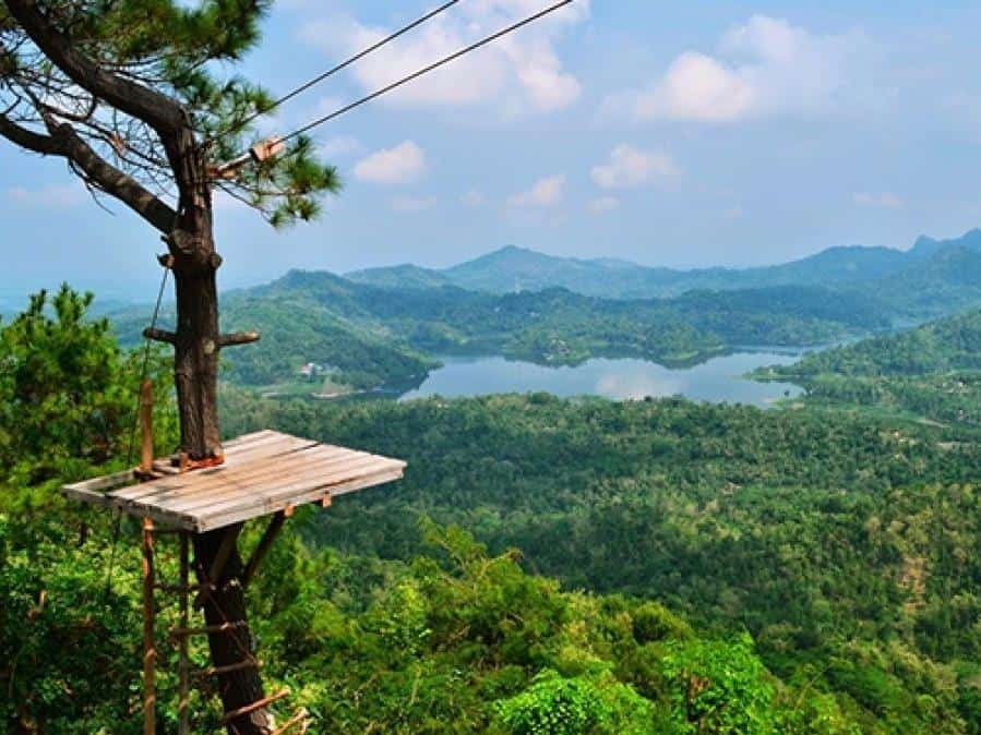 Kalibiru Grobogan, 1. Wisata Api Abadi Mrapen, 2. Air Terjun Widuri  , 3. Goa Macan dan Goa Lowo, 4. Air Terjun Gulingan, 5. Puncak Pelangi Gunung Ulo, 6. Kedung Kempul, 7. Kalibiru Grobogan, 8. Jati Pohon Indah, 9. Ayodya Bloombang Waterpark, 10. Taman Remaja Pungkruk
