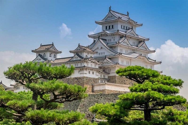 Kastil Himeji (Jepang), 1. Kastil Malbork (Polandia), 2. Kastil Mehrangarh (India), 3. Kastil Praha (Republik Ceko), 4. Kastil Windsor (Inggris), 5. Kastil Hohensalzburg (Austria), 6. Kastil Spis (Slovakia), 7. Kastil Buda ( Hungaria), 8. Kastil Himeji (Jepang), 9. Benteng Aleppo (Syiria), 10. Kastil Edinburgh (Skotlandia)