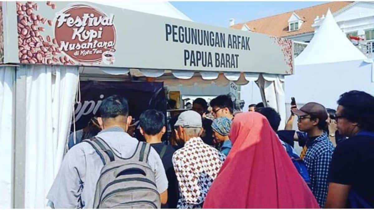 Kopi Arfak, 1. Batik Papua, 2. Noken, 3. Abon Gulung, 4. Keripik Keladi, 5. Buah Merah, 6. Rumah Kaki Seribu Suku Arfak, 7. Kopi Arfak