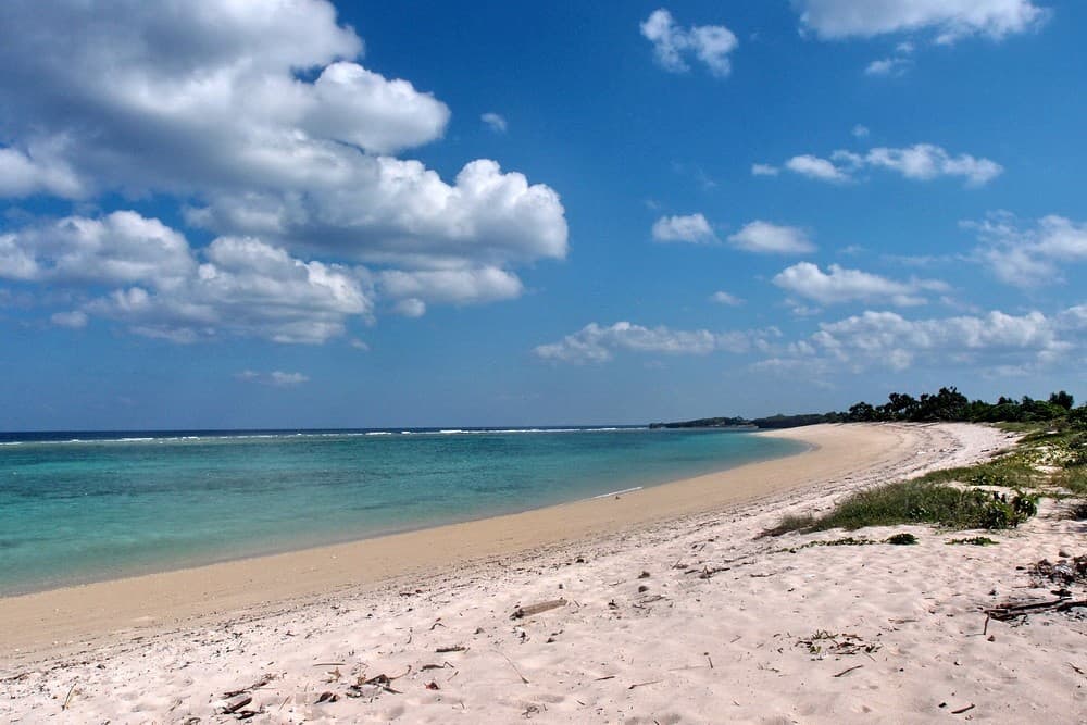 Pulau Ndana, 1. Pantai Oesosole, 2. Telaga Nirwana, 3. Pantai Bo’a, 4. Pantai Dombo, 5. Mata Air Oemau, 6. Bukit Mando’o, 7. Batu Termanu, 8. Danau Laut Mati, 9. Pulau Ndana, 10. Pantai Tolanamon