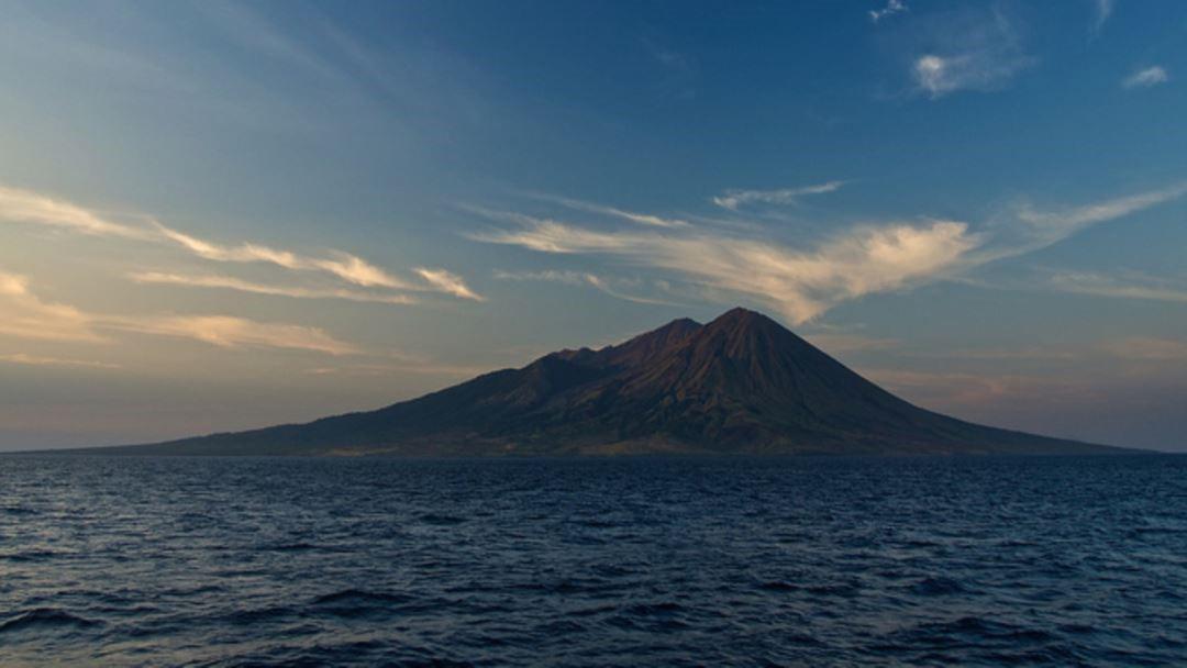 Pulau Sangeang, 1. Pantai Lariti, 2. Pantai Lambu, 3. Pantai Kalaki, 4. Pulau Kelapa, 5. Pulau Ular, 6. Situs Uma Lengge, 7. Gunung Tambora, 8. Pulau Sangeang, 9. Pantai Tanjung Meriam, 10. Gunung Pundu Nence