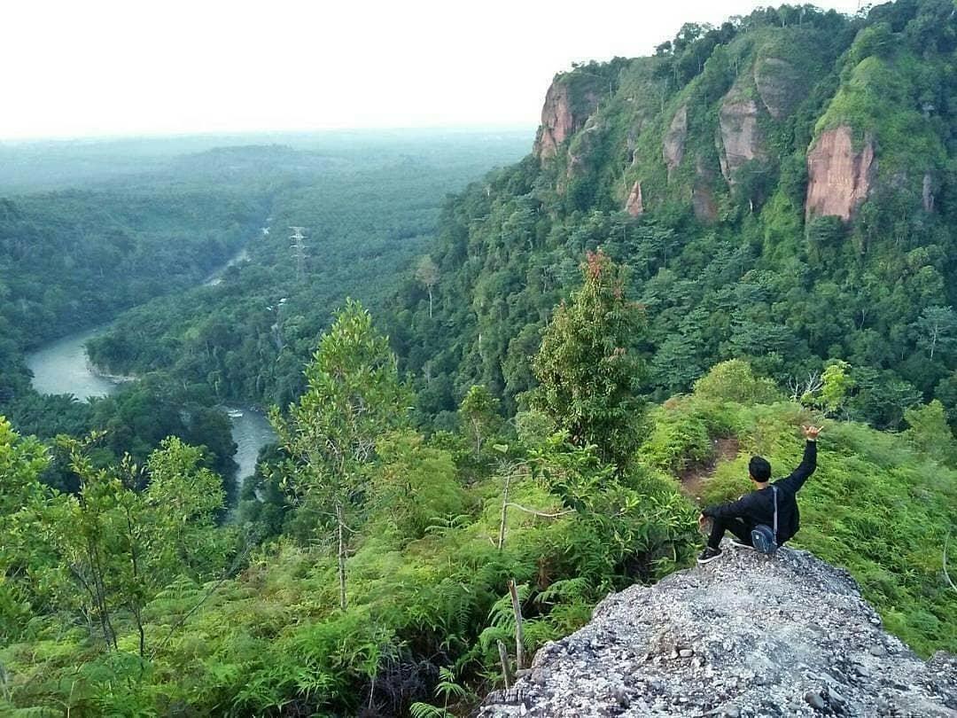 Bukit Puncak Galau, 1. Air Terjun Ponot, 2. Air Terjun Turbo, 3. Paccur Napitu, 4. Arung Jeram di Sungai Asahan, 5. Alun-alun Rambate, 6. Pantai Simallo, 7. Jembatan Gantung Bedeng, 8. Sampuran Harimau, 9. Bukit Puncak Galau, 10. Waterboom Ragil