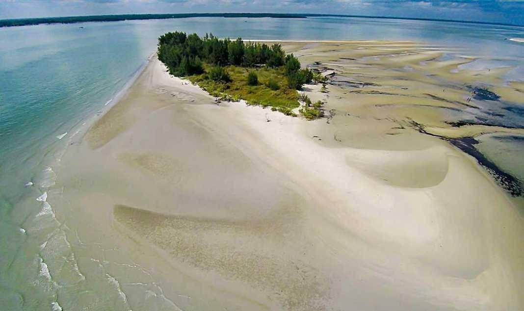 Pantai Beting Aceh, 1. Pantai Rupat, 2. Pantai Solop, 3. Pantai Selat Baru, 4. Pantai Purnama, 5. Pantai Beting Aceh, 6. Pantai Cinta, 7. Pantai Jangkang, 8. Pantai Koeneng, 9. Pantai Tenggayun, 10. Pantai Pulau Jemur