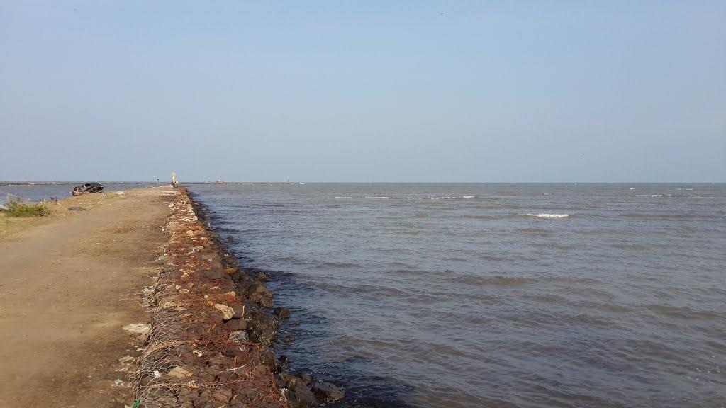Pantai Eretan Wetan, 1. Pantai Balongan Indah, 2. Pantai Tirtamaya, 3. Pantai Glayem, 4. Pantai Baro Gebang, 5. Pantai Kejawanan, 6. Pantai Karang Song, 7. Pantai Cibugel, 8. Pantai Eretan Wetan, 9. TPI Bondet, 10. Pulau Biawak
