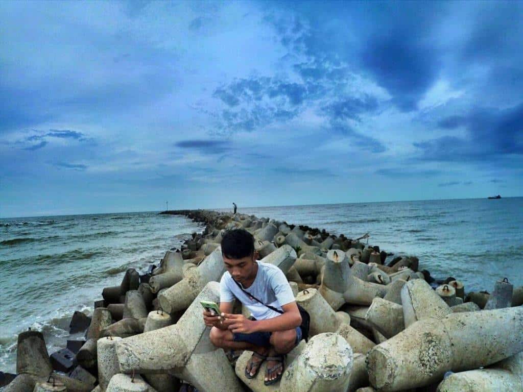 Pantai Glayem, 1. Pantai Balongan Indah, 2. Pantai Tirtamaya, 3. Pantai Glayem, 4. Pantai Baro Gebang, 5. Pantai Kejawanan, 6. Pantai Karang Song, 7. Pantai Cibugel, 8. Pantai Eretan Wetan, 9. TPI Bondet, 10. Pulau Biawak