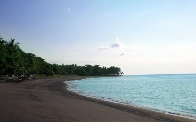 Pantai Kalanganyar, 1. Pantai Kepetingan, 2. Pantai Wughoyo, 3. Pantai Tlocor, 4. Pantai Dem Island, 5. Pantai Kalanganyar, 6. Pantai Gisik Cemandi, 7. Sarinah Island, 8. Pantai Kenjeran Lama, 9. Pantai Sontoh Laut, 10. Pantai Karang Hitam