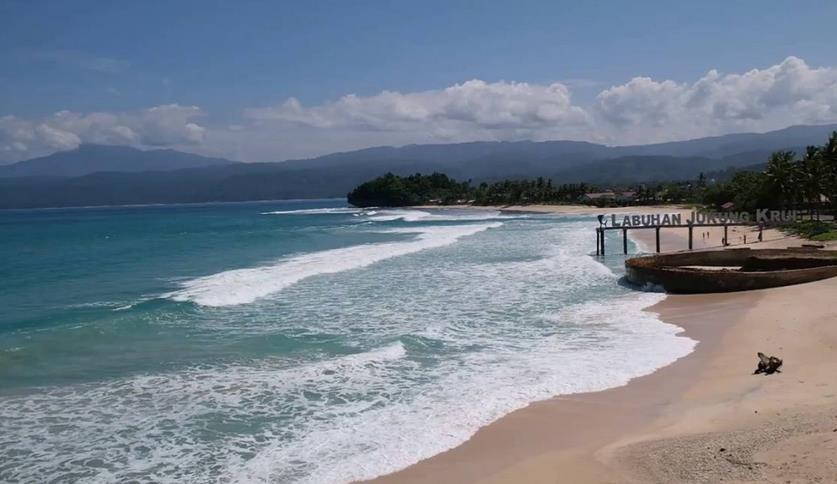 Pantai Labuhan Jukung, 1. Pantai Labuhan Jukung, 2. Gunung Seminung, 3. Danau Suoh, 4. Danau Ranau, 5. Kubu Perahu, 6. Batu Brak, 7. Air Terjun Gimo, 8. Bukit Bawang Bakung, 9. Sungai Way, 10. Kebun Raya Liwa