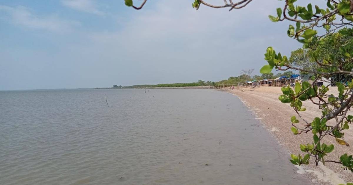 Pantai Pandela (Pantai Api-api, Pocogan, Lajing), 1. Pantai Gebang, 2. Pantai Siring Kemuning, 3. Pantai Pocokan, 4. Pantai Pandela (Pantai Api-api, Pocogan, Lajing), 5. Pantai Magesing, 6. Pantai Sambilangan, 7. Pantai Tengket, 8. Pantai Rongkang, 9. Pantai Maneron, 10. Pantai Tlangoh
