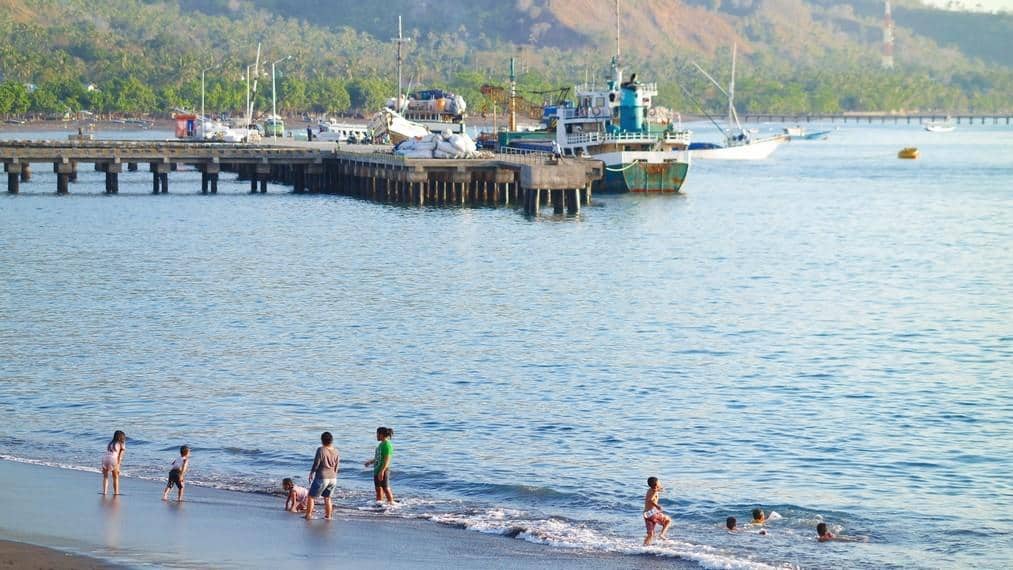 Pantai Ria, 1. Danau Kelimutu, 2. Rumah Pengasingan Bung Karno, 3. Pantai Batu Biru, 4. Taman Renungan Bung Karno, 5. Air Terjun Murundao, 6. Pantai Mbu’u, 7. Gunung Iya, 8. Pantai Ria, 9. Museum Tenun Ikat, 10. Kampung Adat Saga