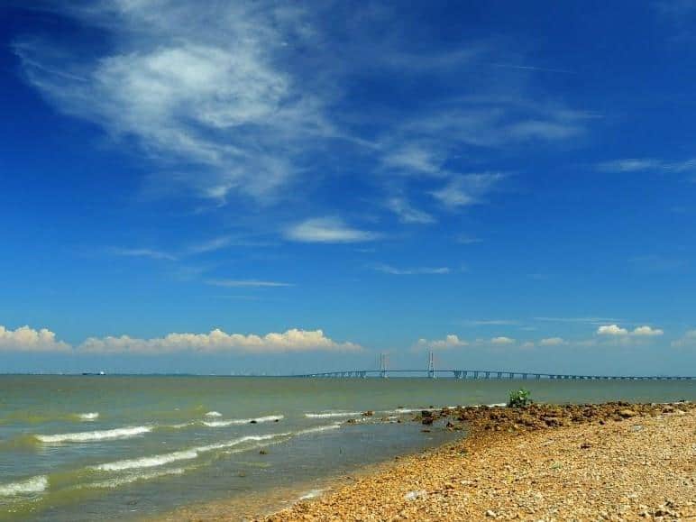 Pantai Rongkang, 1. Pantai Gebang, 2. Pantai Siring Kemuning, 3. Pantai Pocokan, 4. Pantai Pandela (Pantai Api-api, Pocogan, Lajing), 5. Pantai Magesing, 6. Pantai Sambilangan, 7. Pantai Tengket, 8. Pantai Rongkang, 9. Pantai Maneron, 10. Pantai Tlangoh