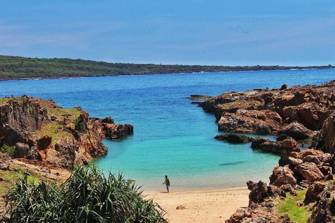 Pantai Tolanamon, 1. Pantai Oesosole, 2. Telaga Nirwana, 3. Pantai Bo’a, 4. Pantai Dombo, 5. Mata Air Oemau, 6. Bukit Mando’o, 7. Batu Termanu, 8. Danau Laut Mati, 9. Pulau Ndana, 10. Pantai Tolanamon