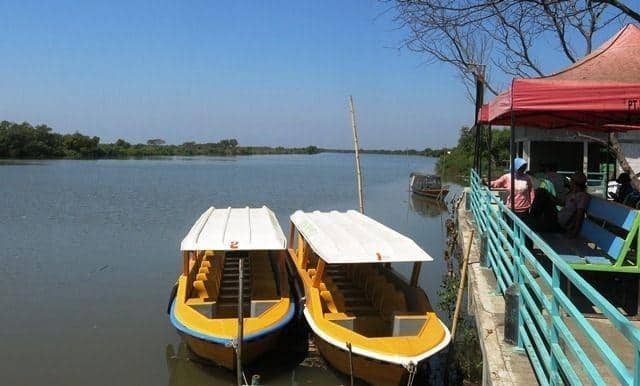 Pantai Tlocor, 1. Pantai Kepetingan, 2. Pantai Wughoyo, 3. Pantai Tlocor, 4. Pantai Dem Island, 5. Pantai Kalanganyar, 6. Pantai Gisik Cemandi, 7. Sarinah Island, 8. Pantai Kenjeran Lama, 9. Pantai Sontoh Laut, 10. Pantai Karang Hitam