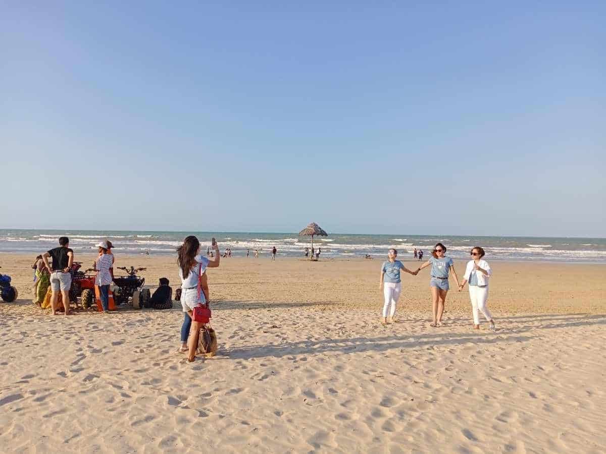 Pantai Tlangoh, 1. Pantai Gebang, 2. Pantai Siring Kemuning, 3. Pantai Pocokan, 4. Pantai Pandela (Pantai Api-api, Pocogan, Lajing), 5. Pantai Magesing, 6. Pantai Sambilangan, 7. Pantai Tengket, 8. Pantai Rongkang, 9. Pantai Maneron, 10. Pantai Tlangoh