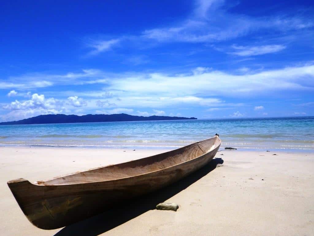 Pantai Wambar, 1. Teluk Toran, 2. Pulau Kambing, 3. Air Terjun Kiti Kiti, 4. Pantai Patawana, 5. Pantai Wayob, 6. Pantai Wambar, 7. Pulau Tubir Seram, 8. Air Terjun Ubadari