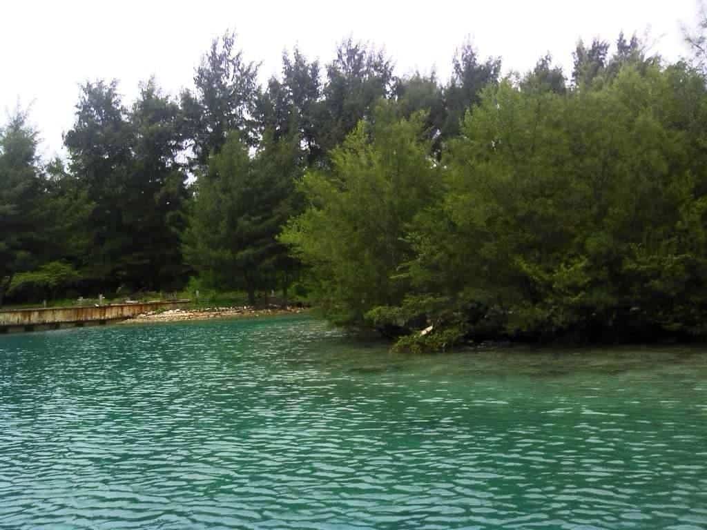 Pantai Wughoyo, 1. Pantai Kepetingan, 2. Pantai Wughoyo, 3. Pantai Tlocor, 4. Pantai Dem Island, 5. Pantai Kalanganyar, 6. Pantai Gisik Cemandi, 7. Sarinah Island, 8. Pantai Kenjeran Lama, 9. Pantai Sontoh Laut, 10. Pantai Karang Hitam