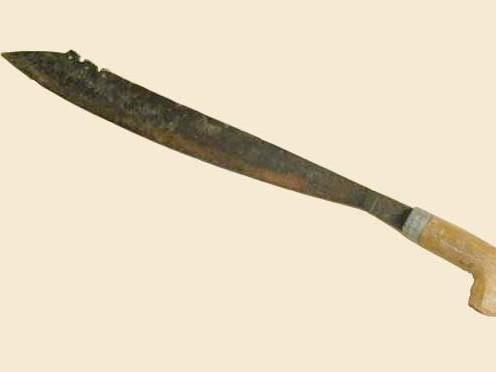 Parang, 1. Kapak Batu, 2. Tombak, 3. Parang, 4. Pisau Belati, 5. Busur dan Panah
