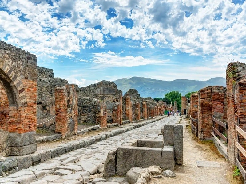 Pompeii, 1. Pantheon, 2. Forum Romanum, 3. Herculaneum, 4. Ostia Antica, 5. Pompeii, 6. Colosseum, 7. Villa Hadrian, 8. Villa Dei Quintili, 9. Bath of Caracalla, 10. Arena Di Verona