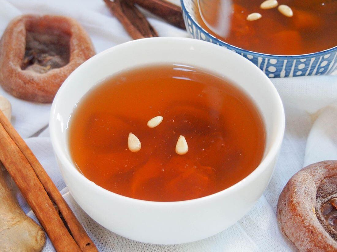 Sujeonggwa, 1. Tteokguk, 2. Yakgwa, 3. Japchae, 4. Galbijjim, 5. Yaksik, 6. Mandu, 7. Tteokgalbi, 8. Samsaek Namul, 9. Sujeonggwa, 10. Dasik, 11. Nokdujeon, 12. Gungjung Tteokbokki, 13. Manduguk