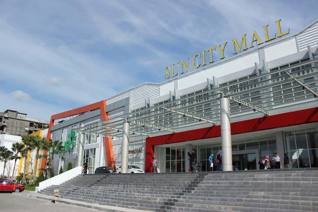 Suncity Mall Madiun, 1. Plaza Lawu, 2. Plaza Madiun, 3. Suncity Mall Madiun, 4. Presiden Plaza Madiun, 5. Timbul Jaya Plaza, 6. Jatimsel 3 Madiun, 7. Carrefour Madiun