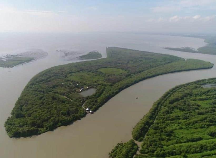 Sarinah Island, 1. Pantai Kepetingan, 2. Pantai Wughoyo, 3. Pantai Tlocor, 4. Pantai Dem Island, 5. Pantai Kalanganyar, 6. Pantai Gisik Cemandi, 7. Sarinah Island, 8. Pantai Kenjeran Lama, 9. Pantai Sontoh Laut, 10. Pantai Karang Hitam