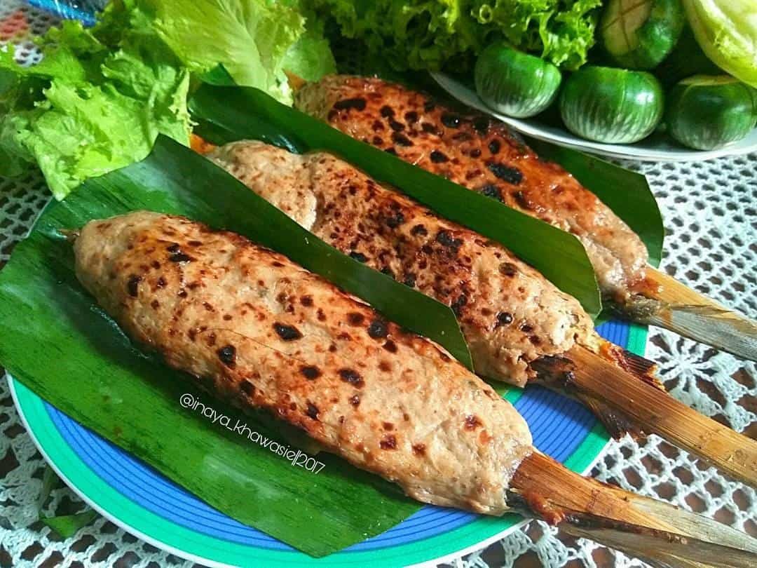 Sate Bandeng, 1. Sate Bandeng, 2. Emping Melinjo, 3. Kue Gipang, 4. Nasi Sumsum, 5. Kue Pasung, 6. Batik Serang, 7. Gerabah Bumi Jaya, 8. Gerabah Bandulu, 9. Golok Ciomas, 10. Kerajinan Pelepah Pisang