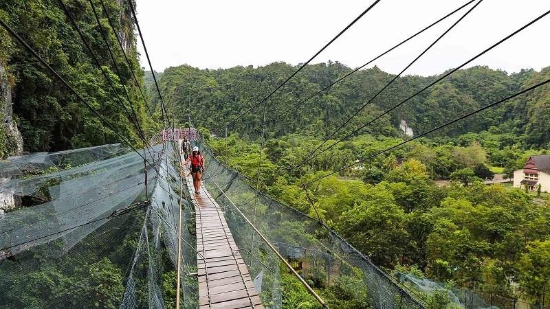 Taman Nasional Bantimurung-Bulusaraung (Sulawesi Selatan), 1. Taman Nasional Lore Lindu (Sulawesi Tengah), 2. Taman Nasional Rawa Aopa Watumohai (Sulawesi Tenggara), 3. Taman Nasional Bogani Nani Wartabone (Sulawesi Utara), 4. Taman Nasional Bunaken (Sulawesi Utara), 6. Taman Nasional Waktobi ( Sulawesi Tenggara), 7. Taman Nasional Kepulauan Togean (Sulawesi Tengah), 8. Taman Nasional Bantimurung-Bulusaraung (Sulawesi Selatan), 9. Taman Nasional Gandang Dewata (Sulawesi Barat)