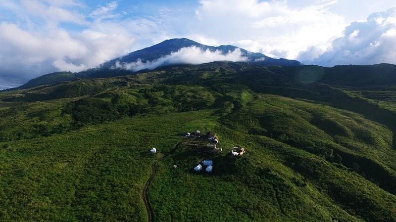 Taman Nasional Gunung Ciremai (Jawa Barat), 1. Taman Nasional Ujung Kulon (Banten), 2. Taman Nasional Gunung Gede Pangrango (Jawa Barat), 3. Taman Nasional Baluran (Jawa Timur), 4. Taman Nasional Bromo Tengger Semeru (Jawa Timur), 5. Taman Nasional Karimunjawa ( Jawa Tengah), 6. Taman Nasional Gunung Halimun Salak (Jawa Barat), 7. Taman Nasional Alas Purwo (Jawa Timur), 8. Taman Nasional Gunung Ciremai (Jawa Barat), 9. Taman Nasional Gunung Merapi (Yoyakarta – Jawa Timur), 10. Taman Nasional Gunung Merbabu
