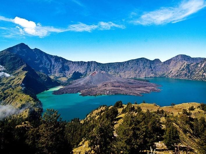 Taman Nasional Gunung Rinjani (NTB), 1. Taman Nasional Komodo (NTT), 2. Taman Nasional Gunung Rinjani (NTB), 3. Taman Nasional Kelimutu (NTT), 4. Taman Nasional Bali Barat (Bali), 5. Taman Nasional Laiwangi Wanggameti (NTT), 6. Taman Nasional Manupeu Tanah Daru (NTT), 7. Taman Nasional Gunung Tambora (NTB)