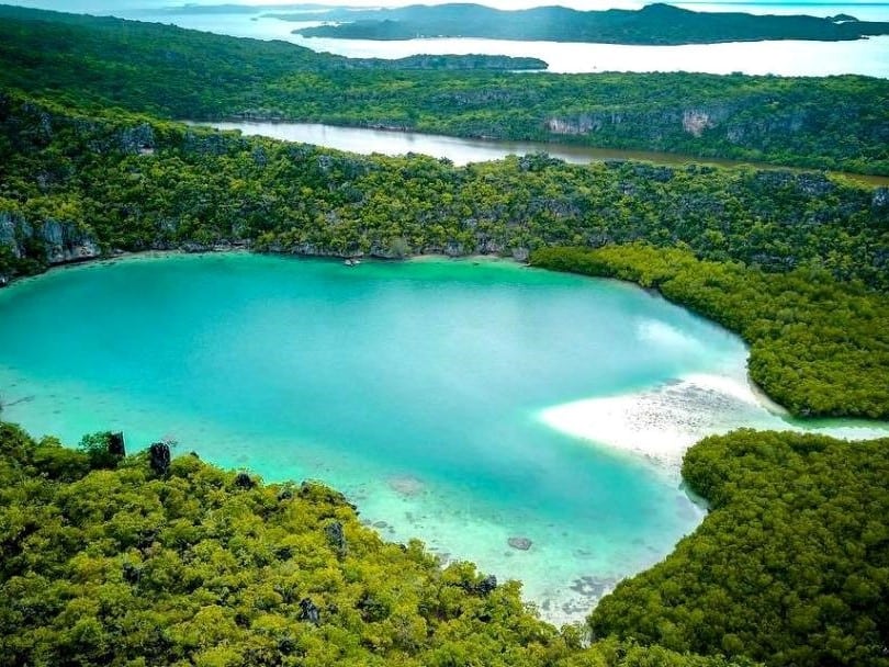 Telaga Nirwana, 1. Pantai Oesosole, 2. Telaga Nirwana, 3. Pantai Bo’a, 4. Pantai Dombo, 5. Mata Air Oemau, 6. Bukit Mando’o, 7. Batu Termanu, 8. Danau Laut Mati, 9. Pulau Ndana, 10. Pantai Tolanamon