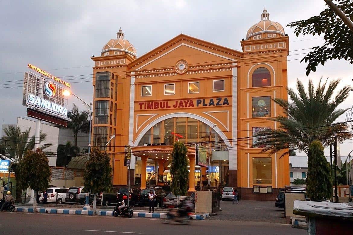 Timbul Jaya Plaza, 1. Plaza Lawu, 2. Plaza Madiun, 3. Suncity Mall Madiun, 4. Presiden Plaza Madiun, 5. Timbul Jaya Plaza, 6. Jatimsel 3 Madiun, 7. Carrefour Madiun