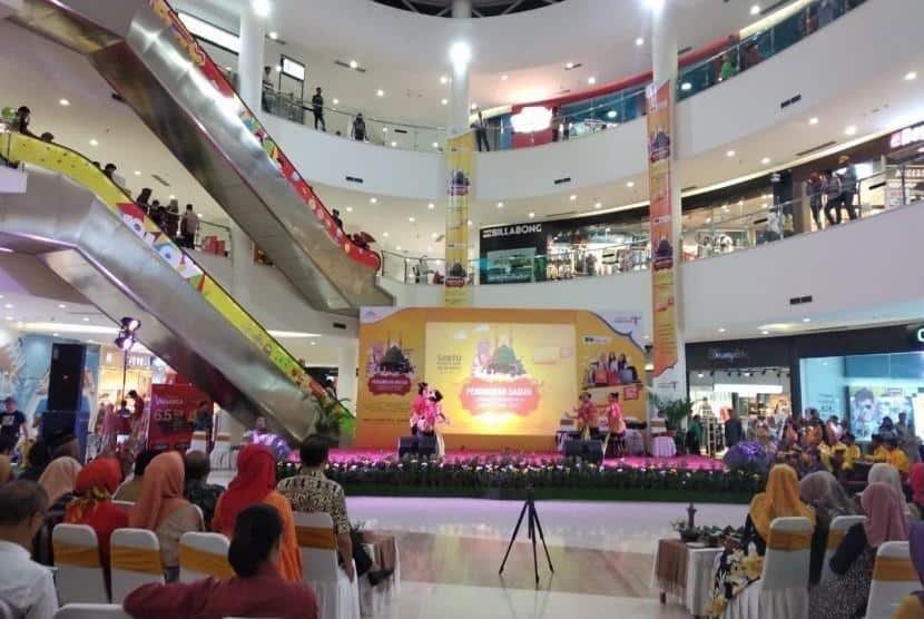 Trawangan Jaya, 1. Lombok City Center, 2. Mataram Mall, 3. Lombok Epicentrum Mall, 4. Trawangan Jaya, 5. Transmart Carrefour Mataram, 6. Kompleks Pertokoan Praya, 7. Pancor Trade Center, 8. Transmart Mataram Lombok